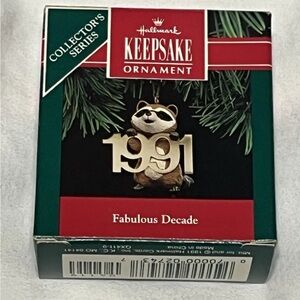 Hallmark Keepsake 1991 FABULOUS DECADE Series raccoon Christmas Ornament RARE
